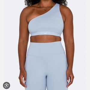 Set Active one shoulder bra top and biker short